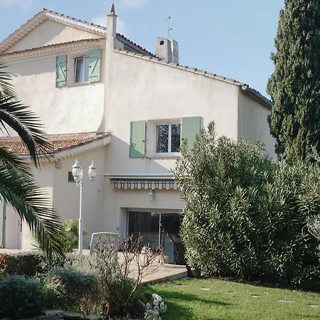 Holiday home Holiday La Garde I