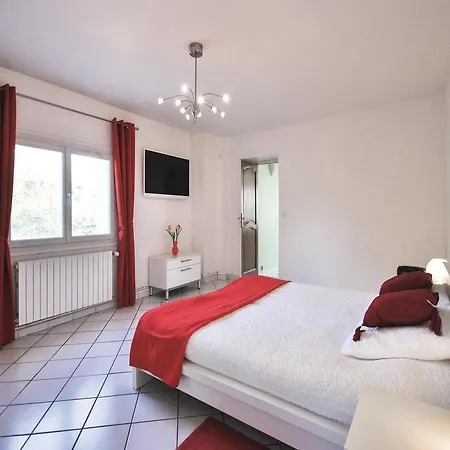 Holiday home Holiday La Garde I