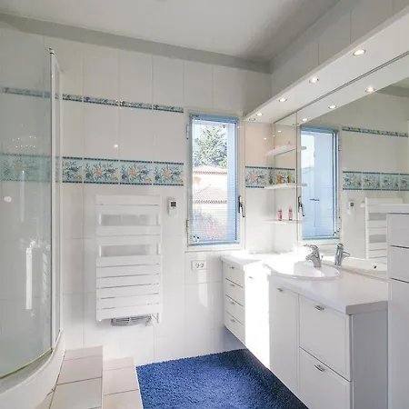 Holiday home Holiday La Garde I